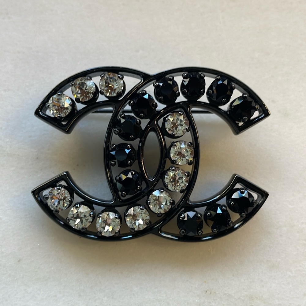 Interlocking Chanel Brooch / Pin, Black & Crystal, comes with pouch and box